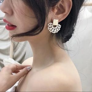 Fashion pearl earrings